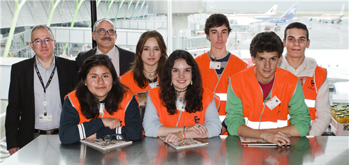 Clece and Multiservicios Aeroportuarios show six school secondary school children the inner workings of airport life