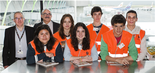 Clece e Multiservicios Aeroportuarios mostran a seis alumnos de secundaria as reviravoltas do aeroporto