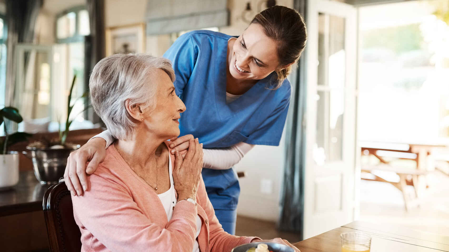 Equilibrio y adaptación: ¿cómo son las dietas en una residencia de mayores?