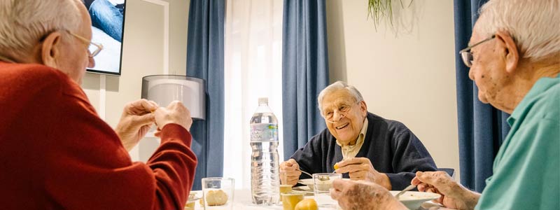 Empatía e información para desterrar los falsos mitos sobre residencias de mayores