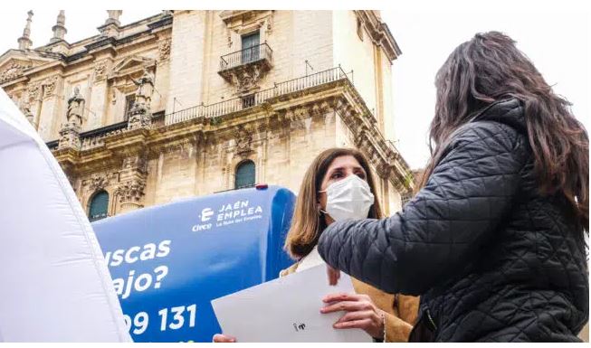 'Jaén Emplea', el éxito del autobús que da trabajo «a los que más lo necesitan»