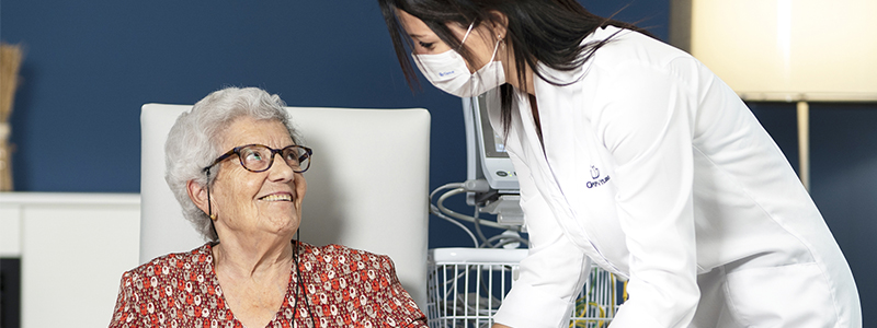 El papel crucial del médico en las residencias de mayores: más allá de la función sanitaria